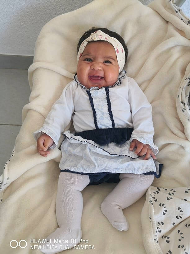 Jade participe au concours pour gagner de l'argent avec cette photo : baby, baby_toddler_clothing, collar, comfort, dress, fashion_accessory, happy, headwear, iris, linens, outerwear, pattern, person, pink, product, sitting, skin, sleeve, smile, textile