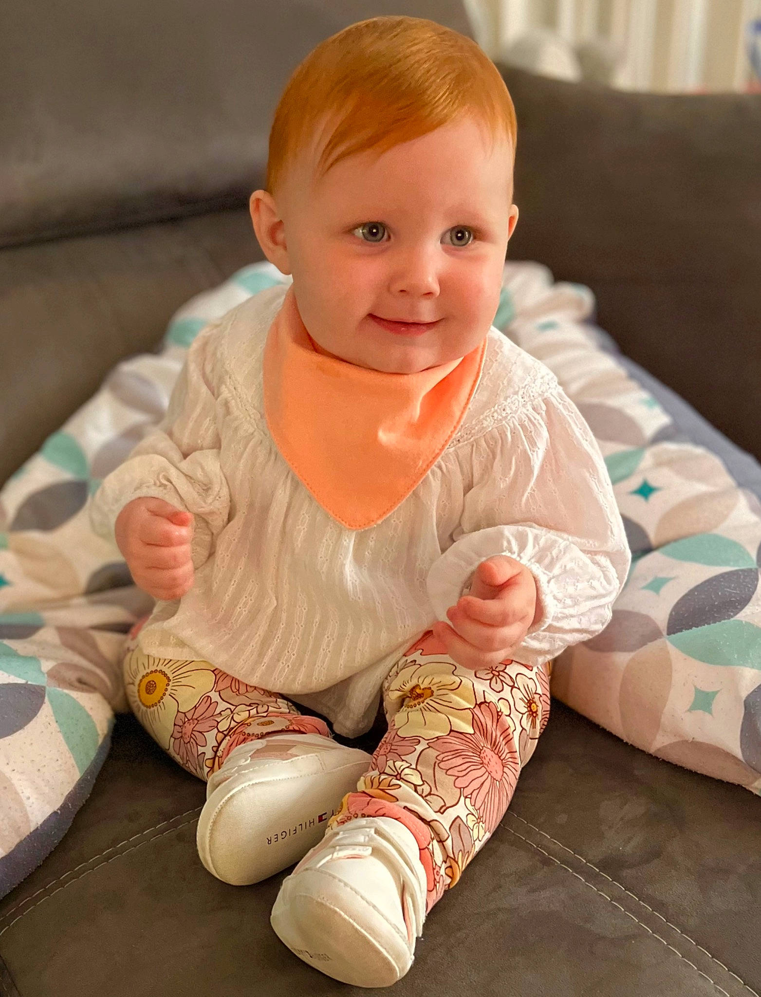 Olivia participe au concours pour gagner de l'argent avec cette photo : arm, baby, baby_toddler_clothing, comfort, dress, eye, face, hair, hand, happy, head, human_body, knee, lip, person, shoulder, skin, sleeve, smile, thigh