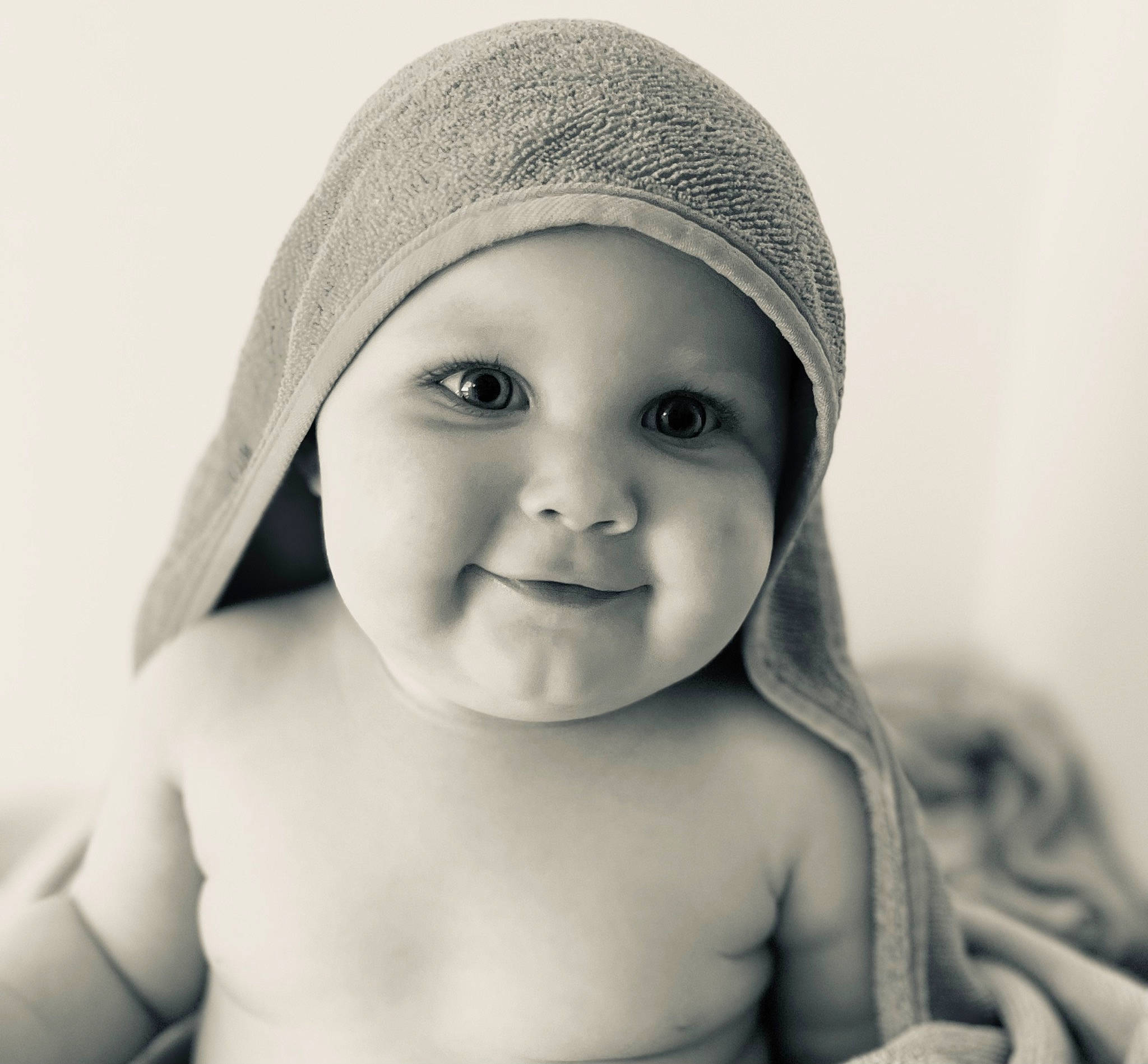 Olivia a rejoint le concours — aidez-le/la à gagner de superbes lots ! baby, cheek, chin, eye, eyebrow, eyelash, face, flash_photography, forehead, hairstyle, headwear, iris, lip, mouth, neck, nose, person, photograph, product, skin