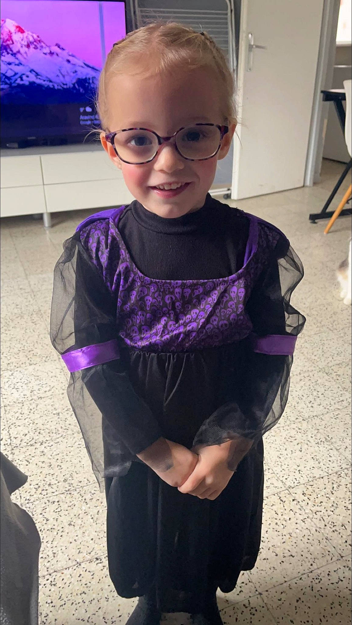 Liséa participe au concours pour gagner de l'argent avec cette photo : cool, dress, eye, eyewear, face, formal_wear, fun, glasses, goggles, head, iris, joy, neck, person, purple, sleeve, smile, standing, sunglasses, toddler