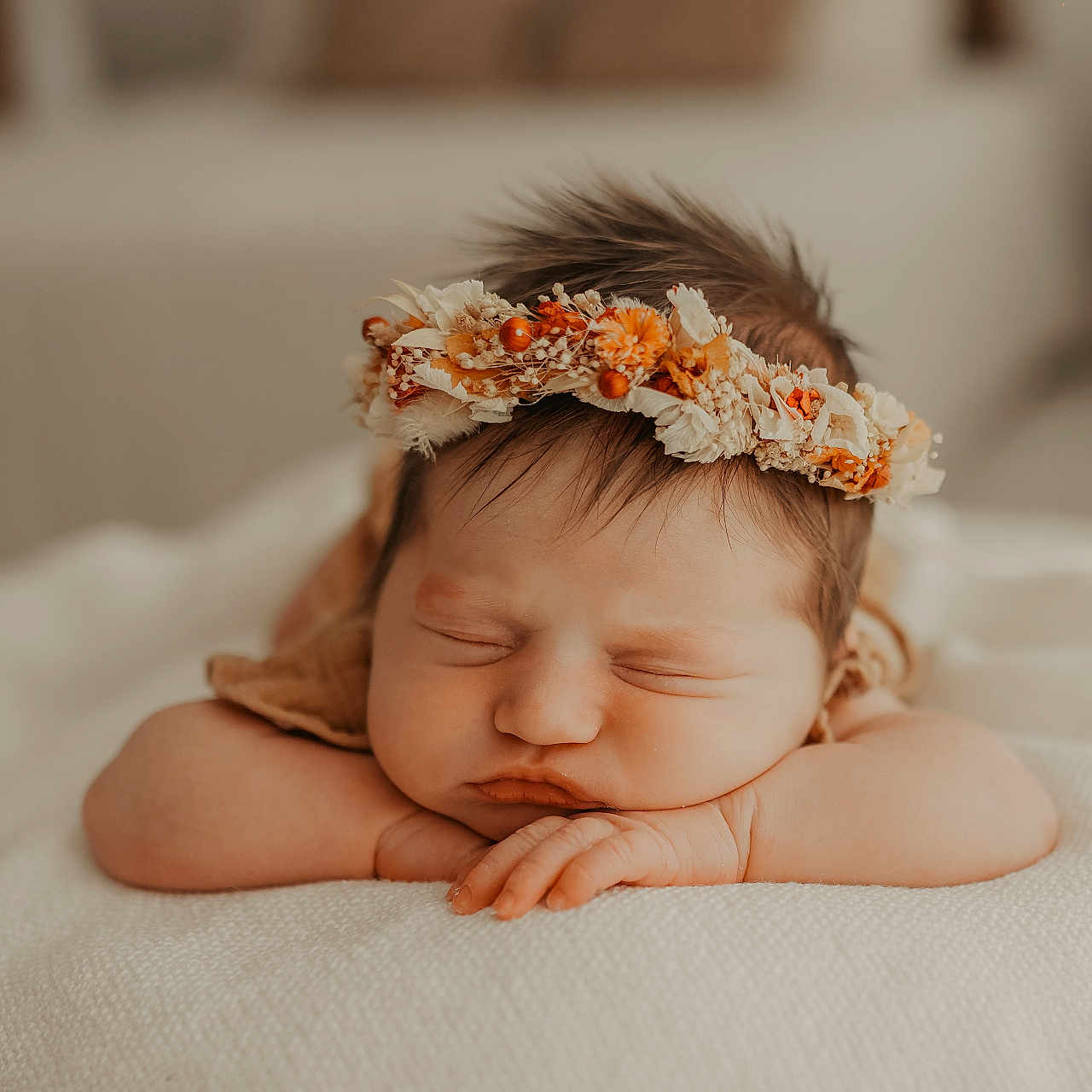 Alyzée participe au concours pour gagner de l'argent avec cette photo : baby, newborn, sleeping, flower_crown, infant, face, skin, peaceful, closeup, portrait, soft_light, cute, child, resting, hands, headband, indoors, warm_tones, blanket, adorable