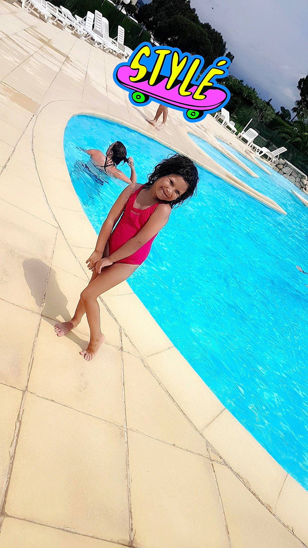 Cécilia a rejoint le concours — aidez-le/la à gagner de superbes lots ! cool, fun, happy, joy, leg, leisure, park, person, recreation, summer, swimming_pool, vacation, water, water_park