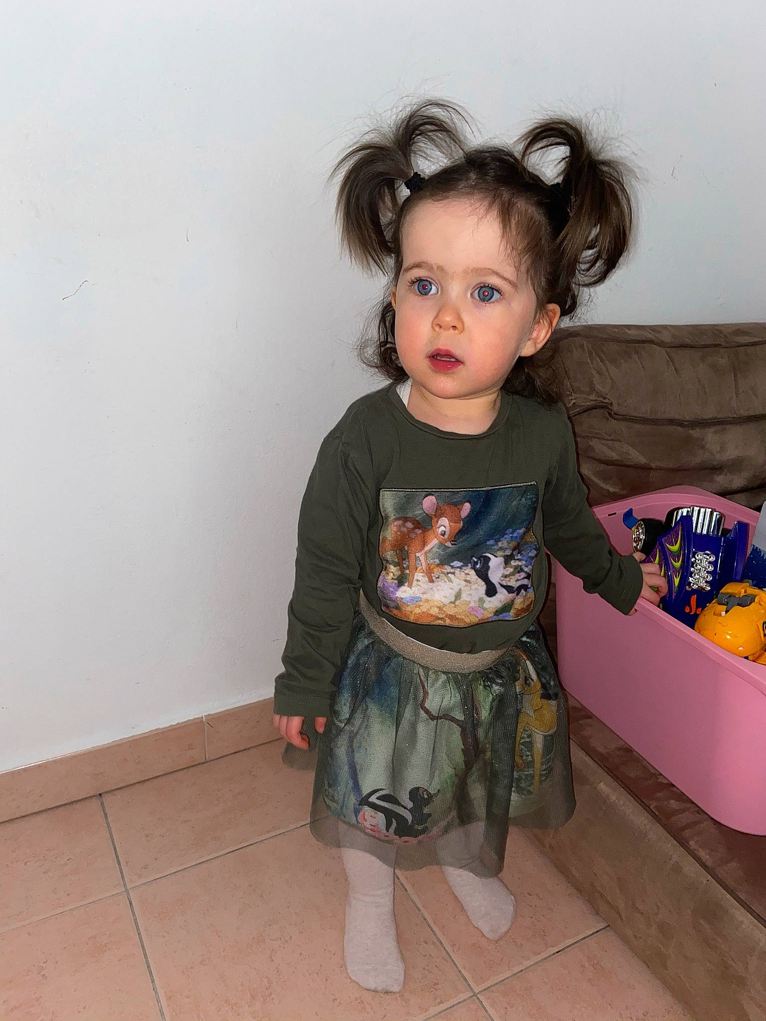 Maelyn participe au concours pour gagner de l'argent avec cette photo : baby_toddler_clothing, cheek, child, face, flash_photography, floor, flooring, fun, hair, head, iris, neck, pattern, person, shoulder, sitting, skin, sleeve, t_shirt, toddler