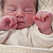 Jade participe au concours pour gagner de l'argent avec cette photo : newborn, baby, sleeping, blanket, soft, peaceful, infant, wrapped, cute, skin, face, hand, fist, cozy, warm, clothing, portrait, closeup, rest, quiet