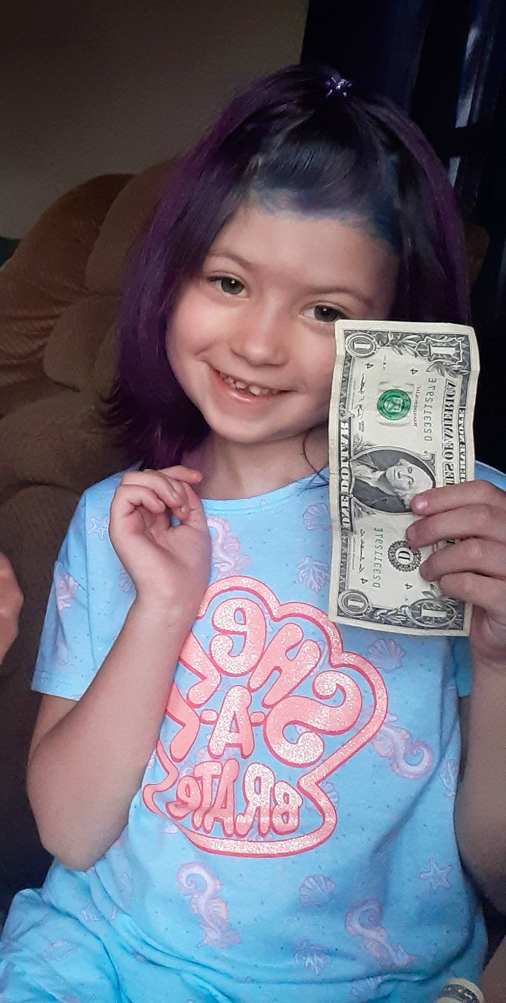 Aleecya is registered to the contest to win money with this photo: banknote, chin, eye, eyelash, face, facial_expression, forehead, gesture, hair, hairstyle, hand, happy, head, human, iris, joy, muscle, person, pink, skin
