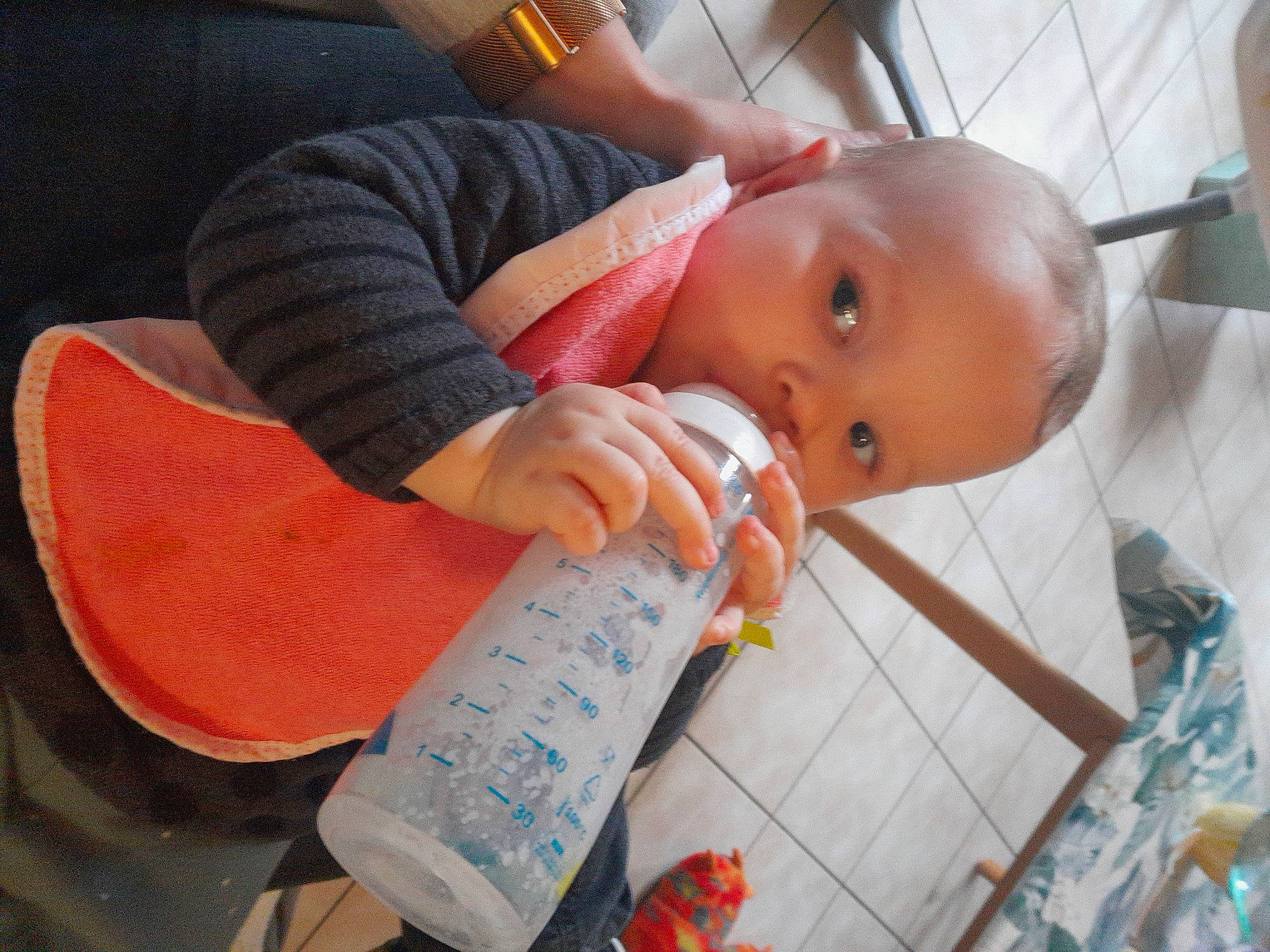 Lèonie a rejoint le concours — aidez-le/la à gagner de superbes lots ! baby, baby_products, baby_safety, baby_toddler_clothing, carmine, child, comfort, eyelash, finger, nail, person, toddler