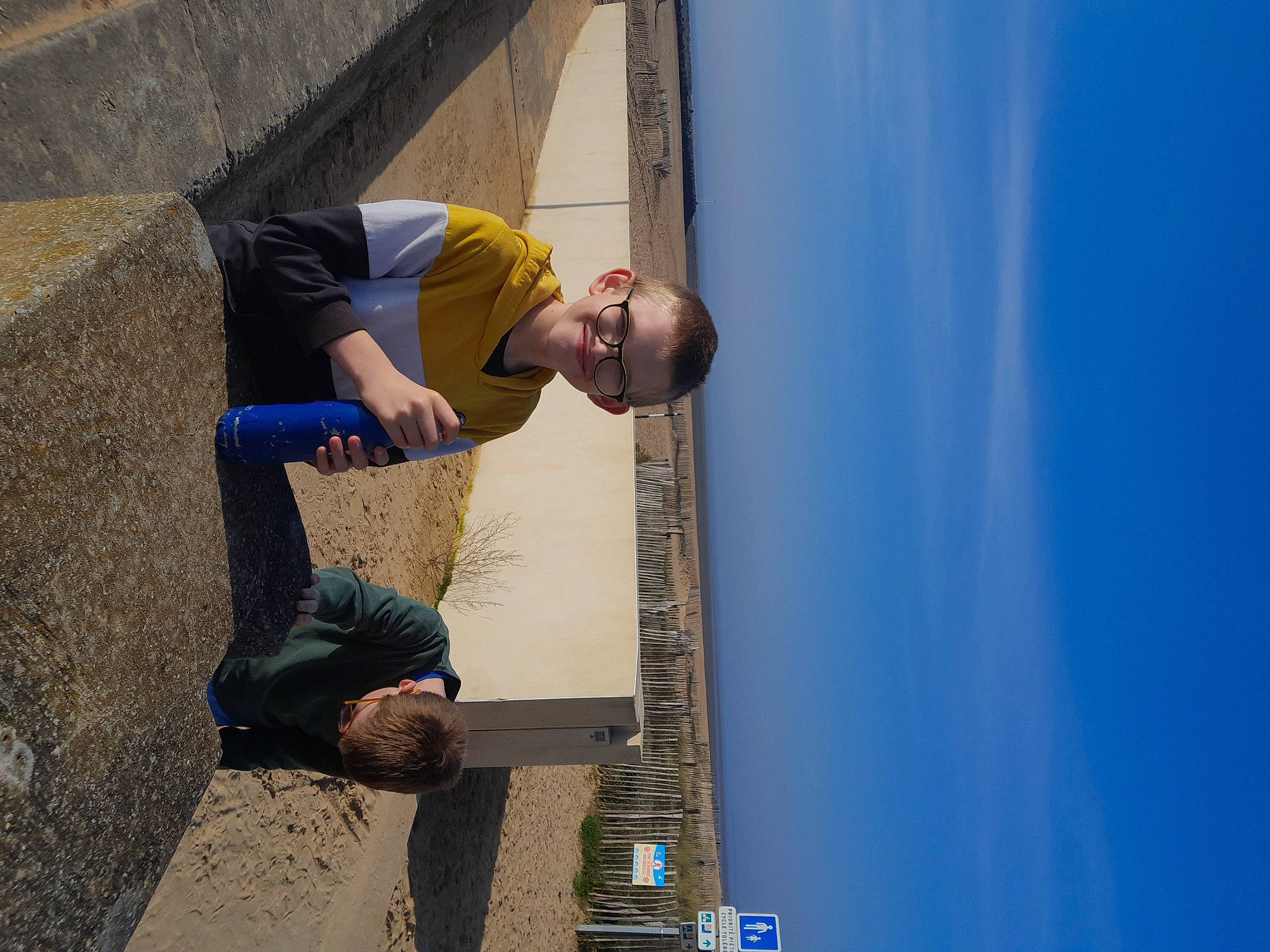 Raphaël a rejoint le concours — aidez-le/la à gagner de superbes lots ! composite_material, concrete, elbow, electric_blue, facade, fun, joy, leisure, person, sky, travel, water