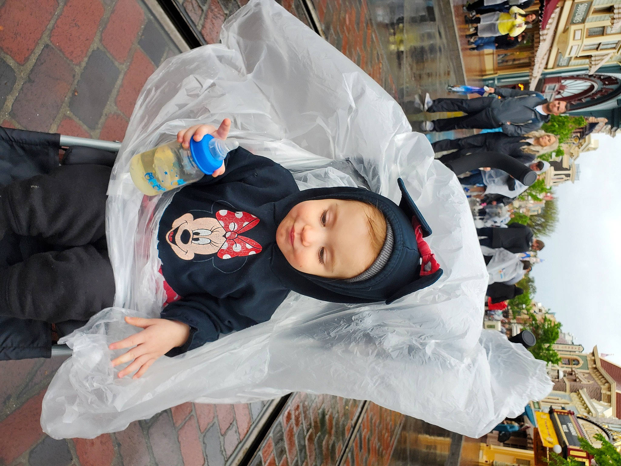 Akira is registered to the contest to win money with this photo: black_hair, blurred, headwear, person