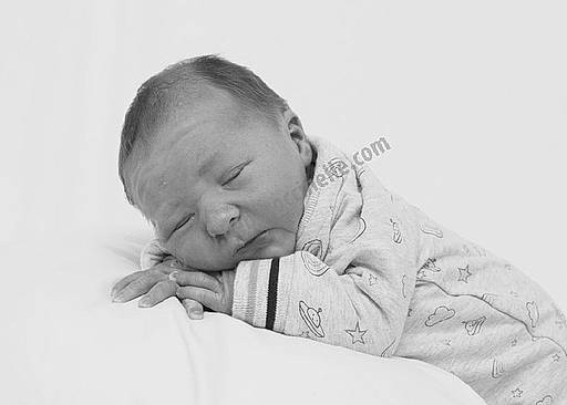 Jack a rejoint le concours — aidez-le/la à gagner de superbes lots ! arm, baby, bedtime, black_and_white, cheek, child, comfort, ear, forehead, head, monochrome, monochrome_photography, nose, person, photograph, photography, portrait_photography, sleep, stock_photography, toddler