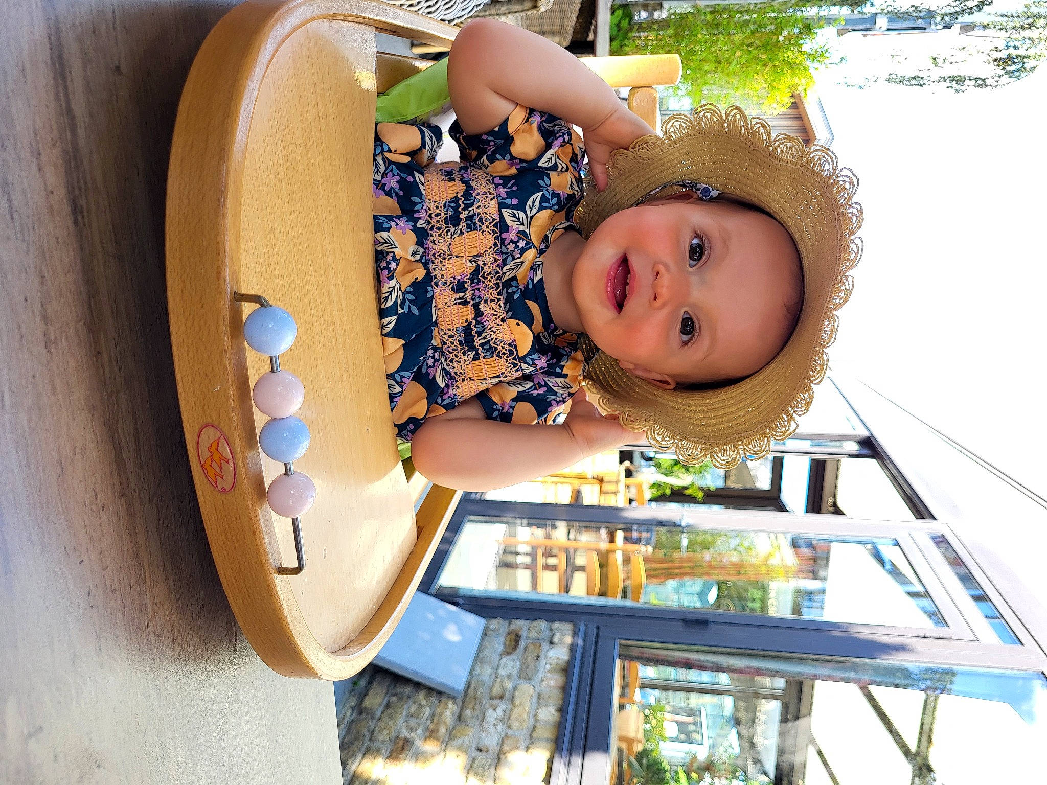 Anastasia a rejoint le concours — aidez-le/la à gagner de superbes lots ! building, circle, dishware, eyewear, facade, fun, happy, hat, headwear, house, joy, leisure, person, plant, plate, room, smile, sun_hat, toddler, tree