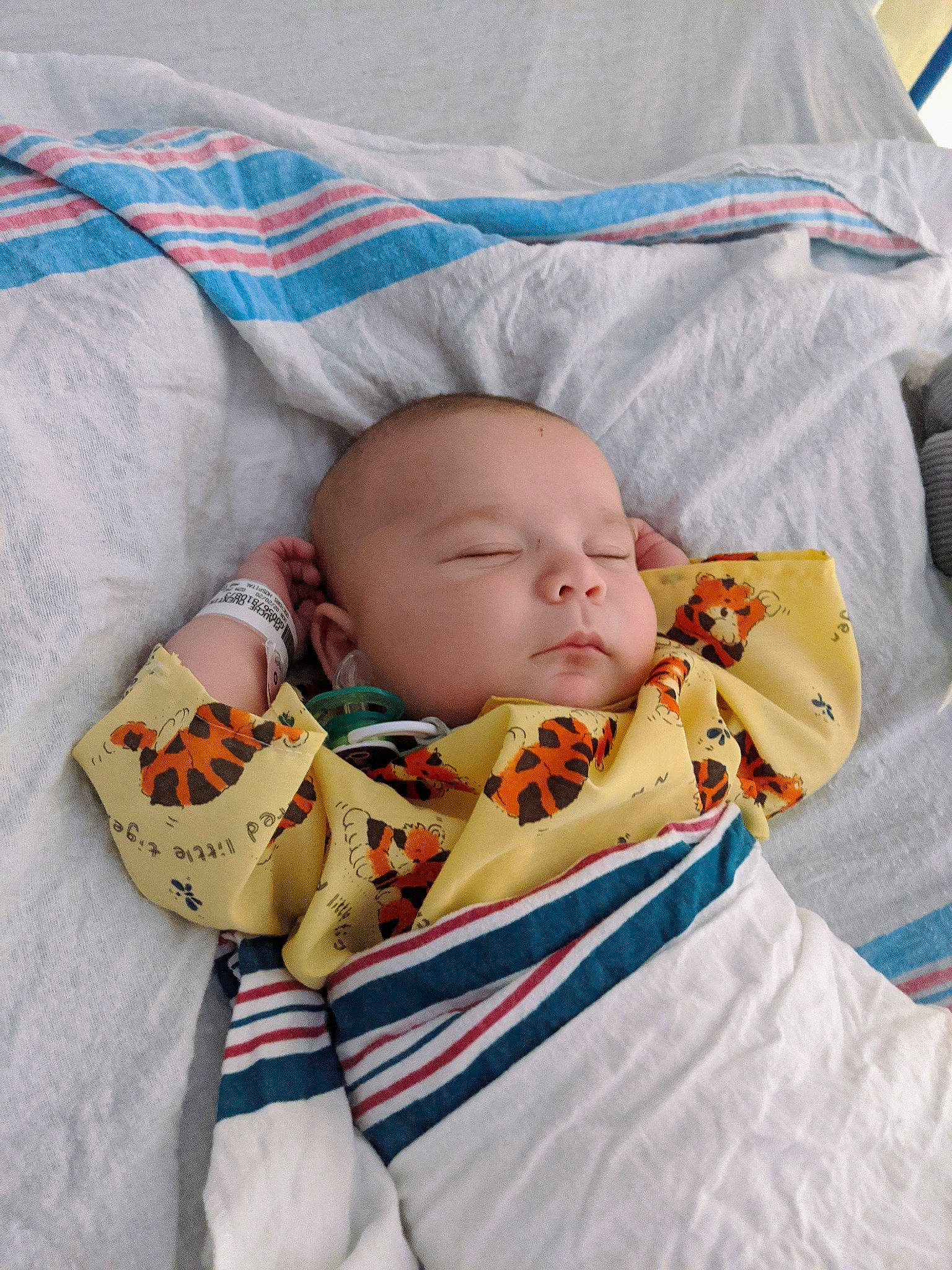 Quentin is registered to the contest to win money with this photo: baby, baby_sleeping, bedtime, blanket, child, linens, nap, person, sleep, textile, toddler
