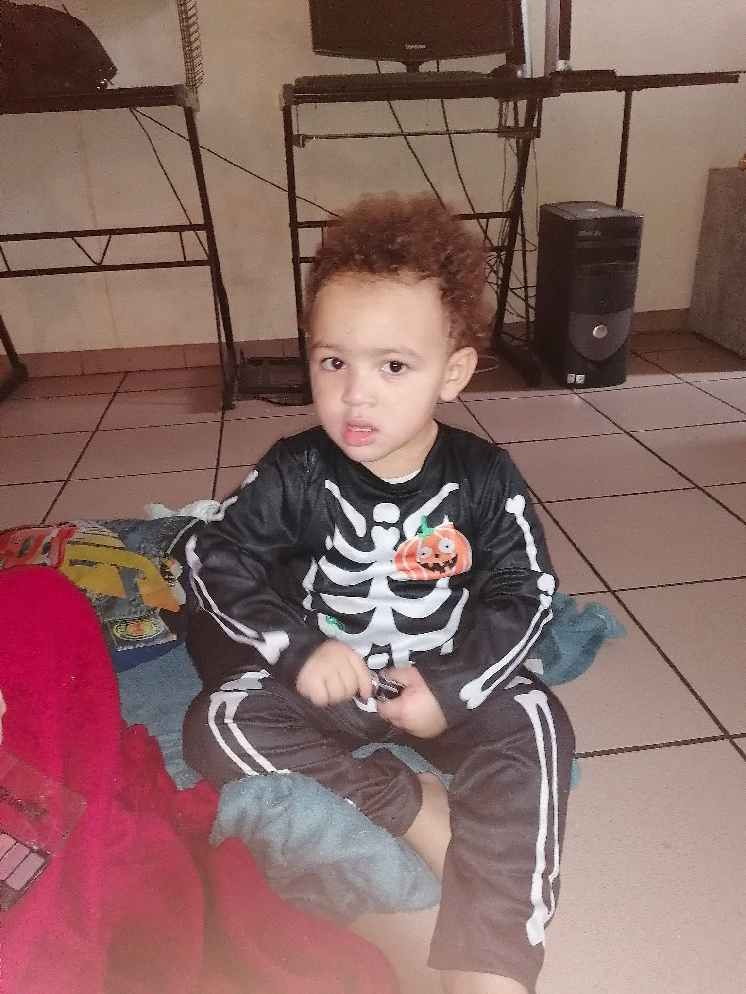 Matheo participe au concours pour gagner de l'argent avec cette photo : baby, child, person, sitting, toddler