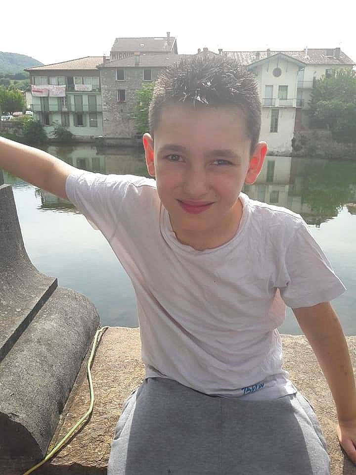 Enzo a rejoint le concours — aidez-le/la à gagner de superbes lots ! arm, boy, child, cool, day, face, forehead, fun, girl, hair, hairstyle, head, joy, male, muscle, neck, person, shoulder, smile, vacation