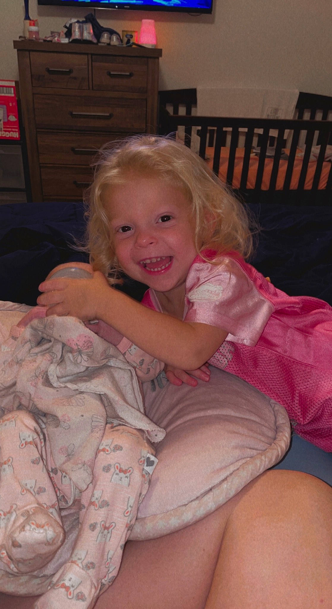 Raelynn is registered to the contest to win money with this photo: cabinetry, cheek, comfort, facial_expression, hair, hairstyle, head, human_body, iris, joint, joy, lap, leg, mouth, person, pink, shorts, shoulder, skin, smile