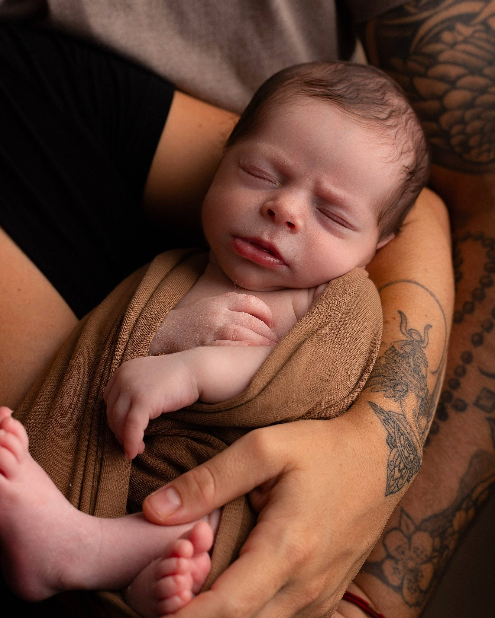 Sandro a rejoint le concours — aidez-le/la à gagner de superbes lots ! baby, cheek, comfort, elbow, eye, facial_expression, finger, flash_photography, gesture, hand, joint, mouth, muscle, neck, person, shoulder, skin, stomach, toddler, trunk