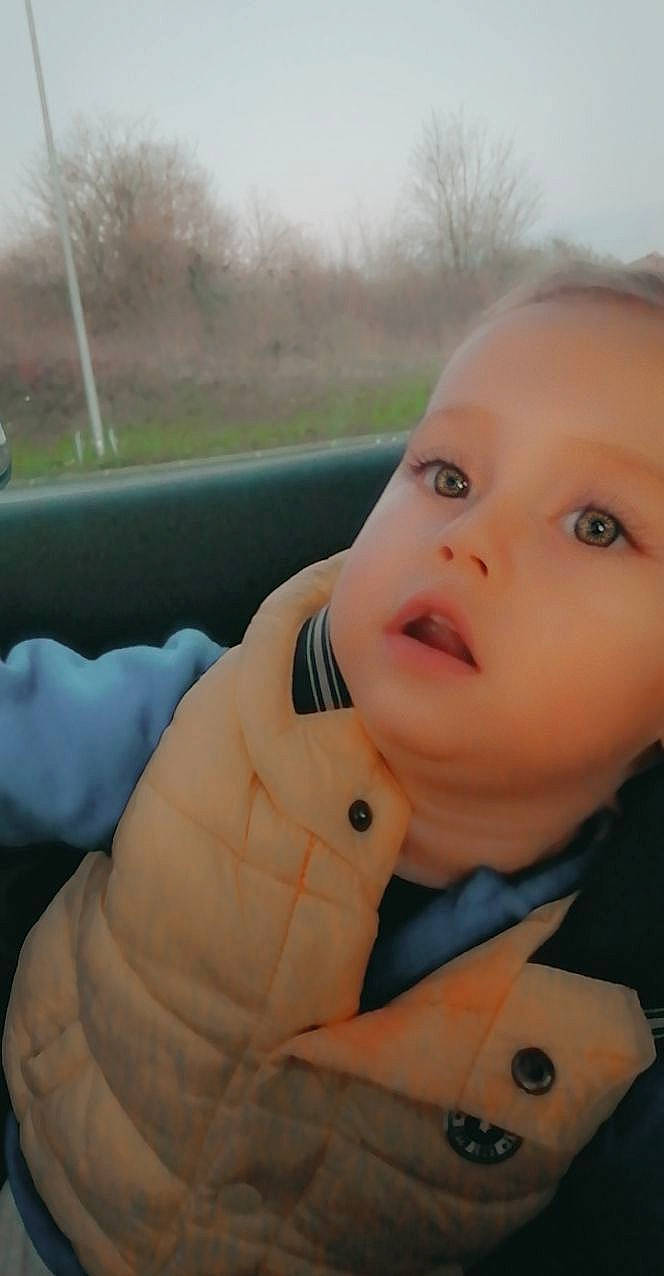 Zack participe au concours pour gagner de l'argent avec cette photo : baby, baby_toddler_clothing, button, cheek, child, collar, eye, eyebrow, forehead, iris, lip, person, portrait, portrait_photography, skin, toddler