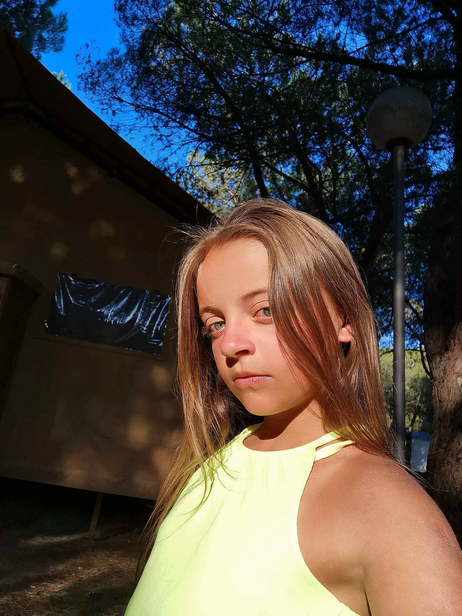 Sophie a rejoint le concours — aidez-le/la à gagner de superbes lots ! beauty, blond, brown_hair, face, fawn, hair, hairstyle, lip, long_hair, neck, person, photography, summer, sunlight, surfer_hair, tree