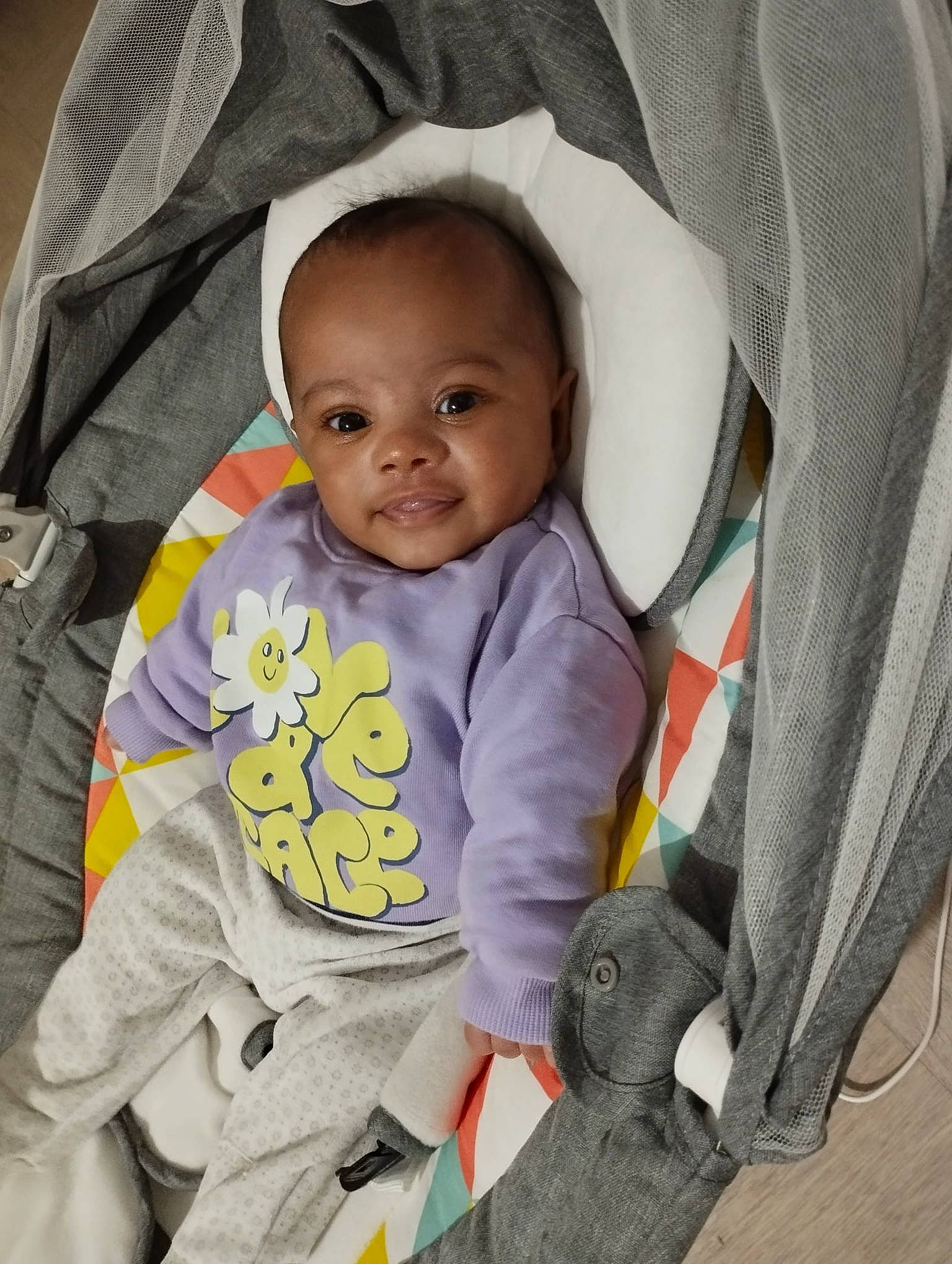 Elyana participe au concours pour gagner de l'argent avec cette photo : baby, baby_carriage, baby_products, baby_safety, baby_toddler_clothing, cheek, child, comfort, eye, facial_expression, head, infant_bed, iris, person, product, sitting, skin, sleeve, smile, textile