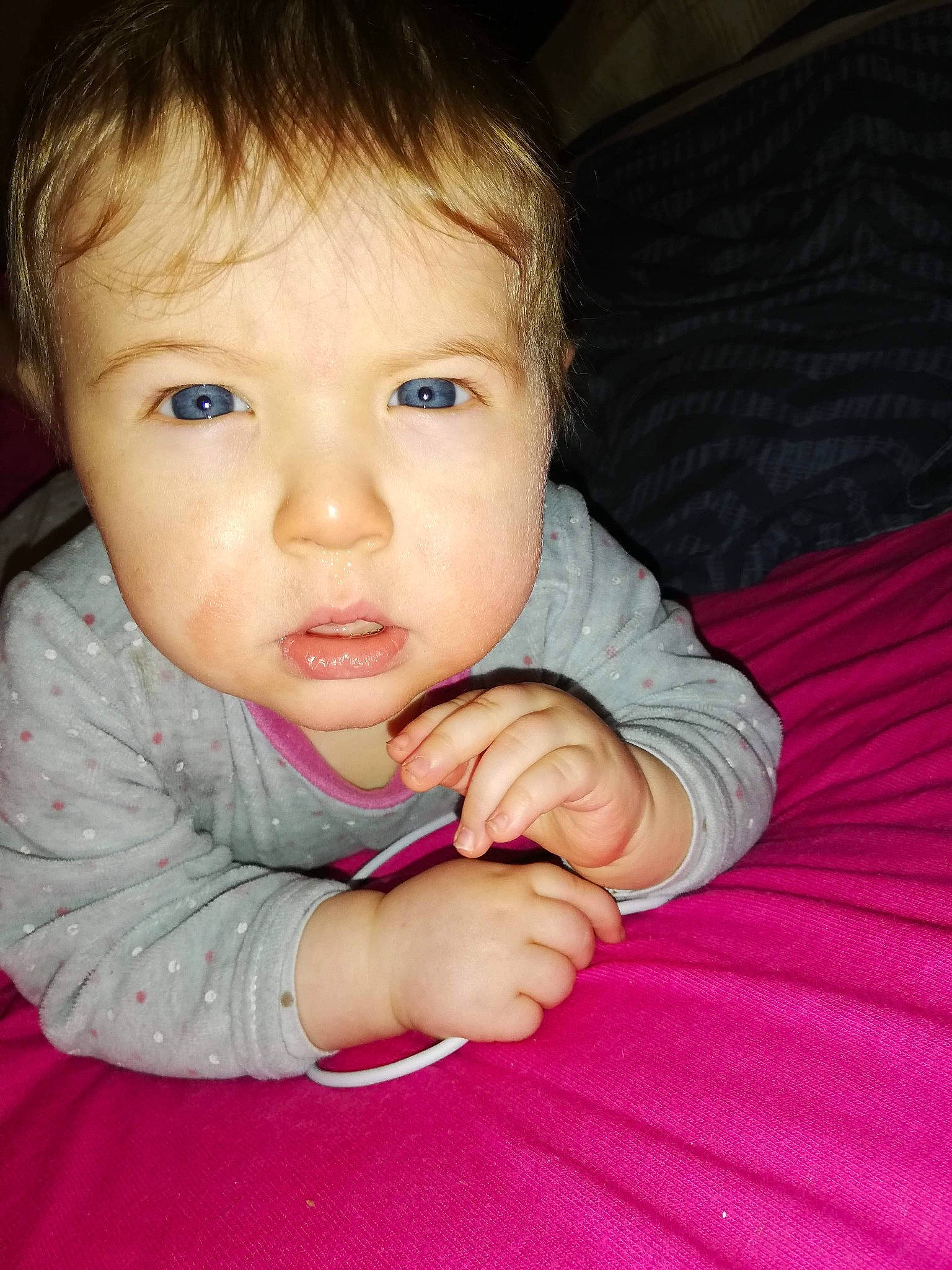 Lynahia a rejoint le concours — aidez-le/la à gagner de superbes lots ! boy, cheek, child, chin, eye, face, finger, girl, hand, head, infant, leg, mouth, nose, organ, person, sitting, skin, smile, toddler