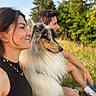 Vasco De Gama a rejoint le concours — aidez-le/la à gagner de superbes lots ! animal, candid, collie, companion, dog, fluffy, grass, long_hair, man, nature, outdoor, people, pet, portrait, sheltie, sitting, sunlight, trees, tricolor, woman