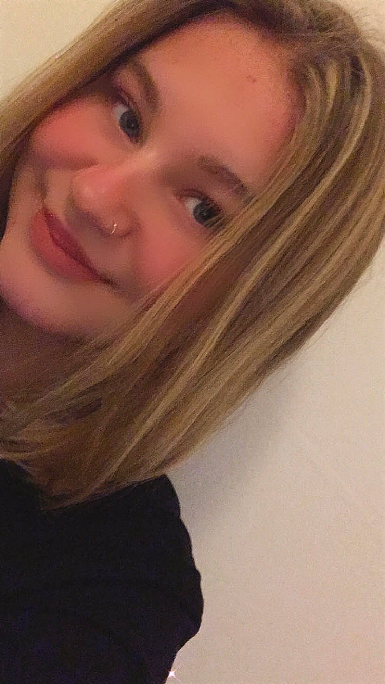 Lana participe au concours pour gagner de l'argent avec cette photo : bangs, cheek, child, ear, eyebrow, eyelash, flash_photography, forehead, happy, headgear, iris, jaw, joy, layered_hair, lip, long_hair, mouth, nose, person, skin