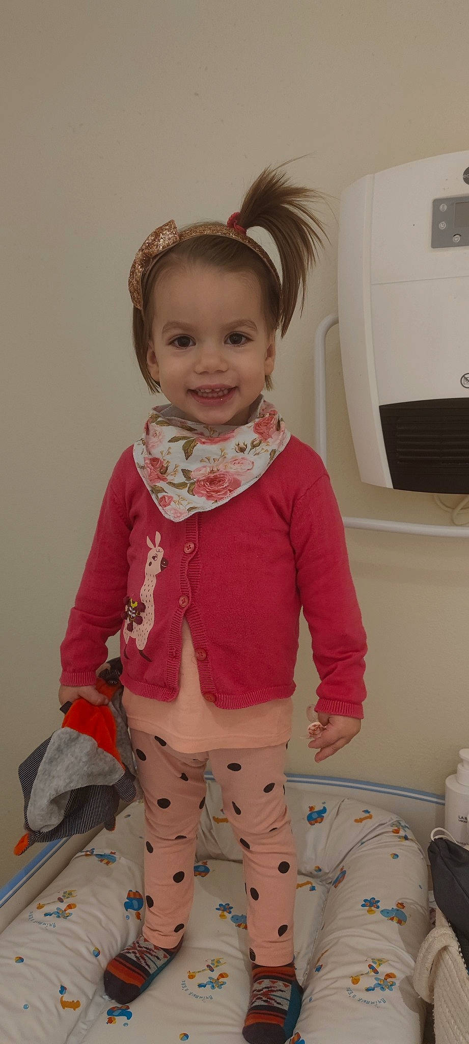 Aria participe au concours pour gagner de l'argent avec cette photo : baby_toddler_clothing, cheek, child, clothing, collar, fashion, fashion_accessory, happy, jacket, joy, magenta, neck, outerwear, pattern, person, personal_protective_equipment, pink, sleeve, smile, t_shirt