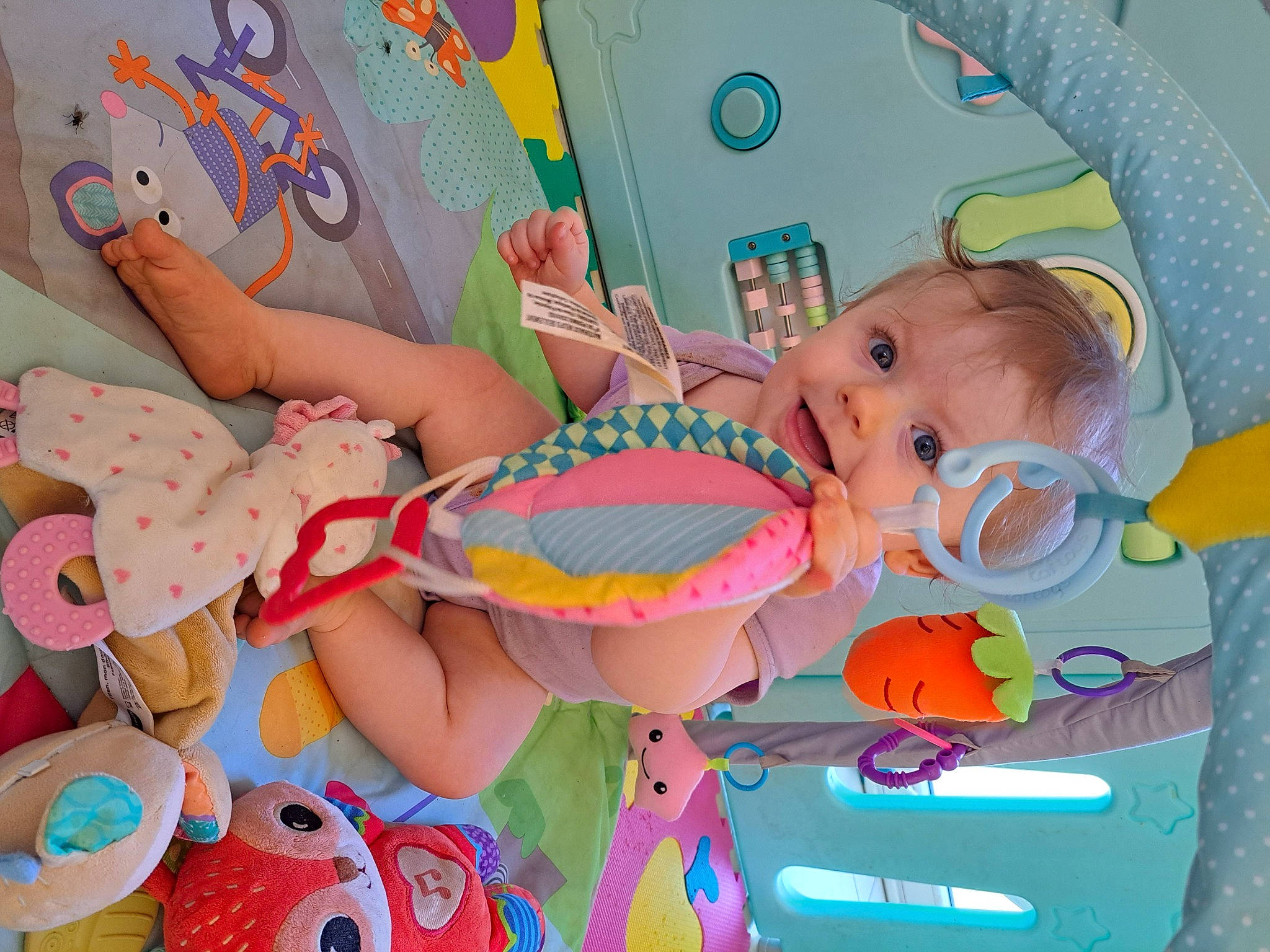 Lara participe au concours pour gagner de l'argent avec cette photo : baby, baby_playing_with_toys, baby_products, baby_toddler_clothing, baby_toys, bathing, child, fun, happy, leisure, party, party_supply, person, pink, play, room, sweetness, textile, toddler, toy