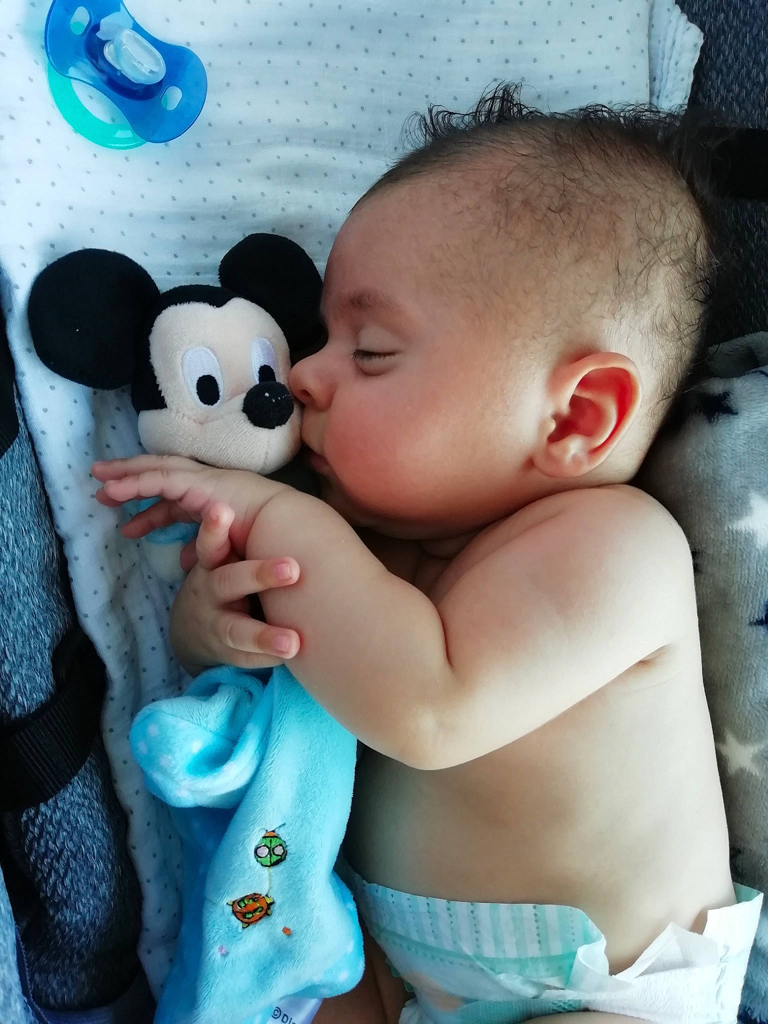 Caleb participe au concours pour gagner de l'argent avec cette photo : baby, bedtime, cheek, child, ear, person, plush, stuffed_toy, teddy_bear, toddler, toy