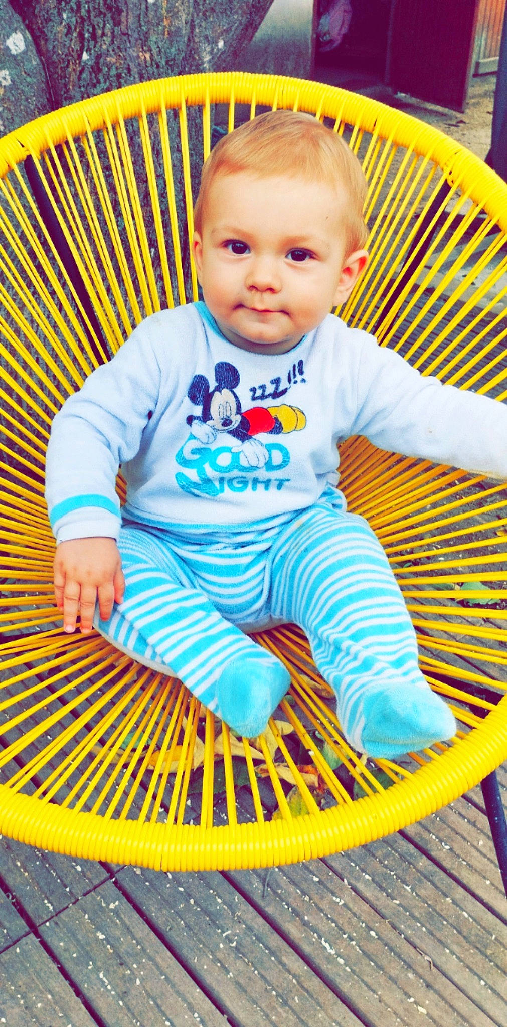 Giovanni participe au concours pour gagner de l'argent avec cette photo : baby, baby_products, baby_safety, baby_toddler_clothing, blue, chair, cheek, child, electric_blue, eye, fun, grass, happy, pattern, person, sitting, sleeve, smile, t_shirt, toddler
