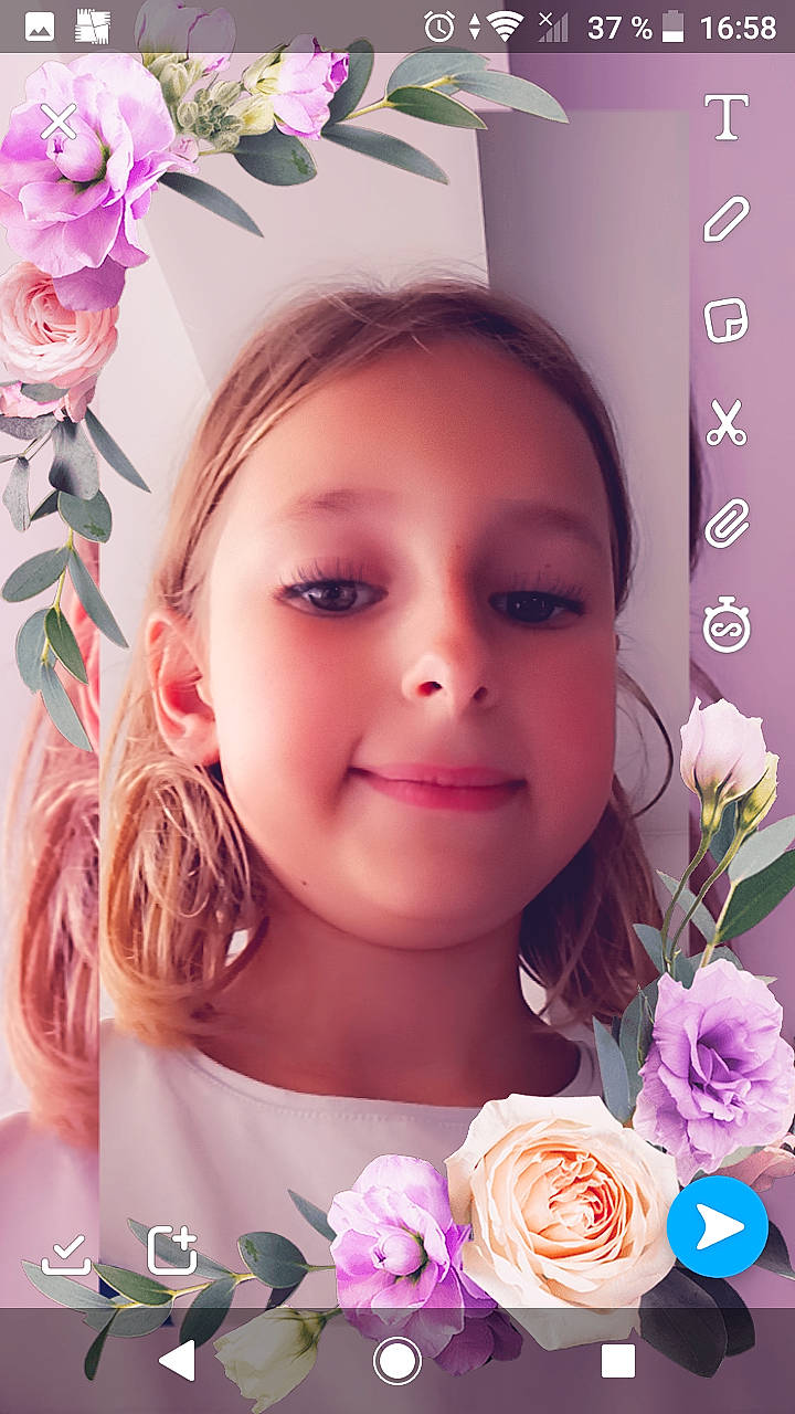 Kloe a rejoint le concours — aidez-le/la à gagner de superbes lots ! beauty, cheek, child, child_model, face, flower, happy, head, person, petal, photography, pink, plant, skin, smile, toddler