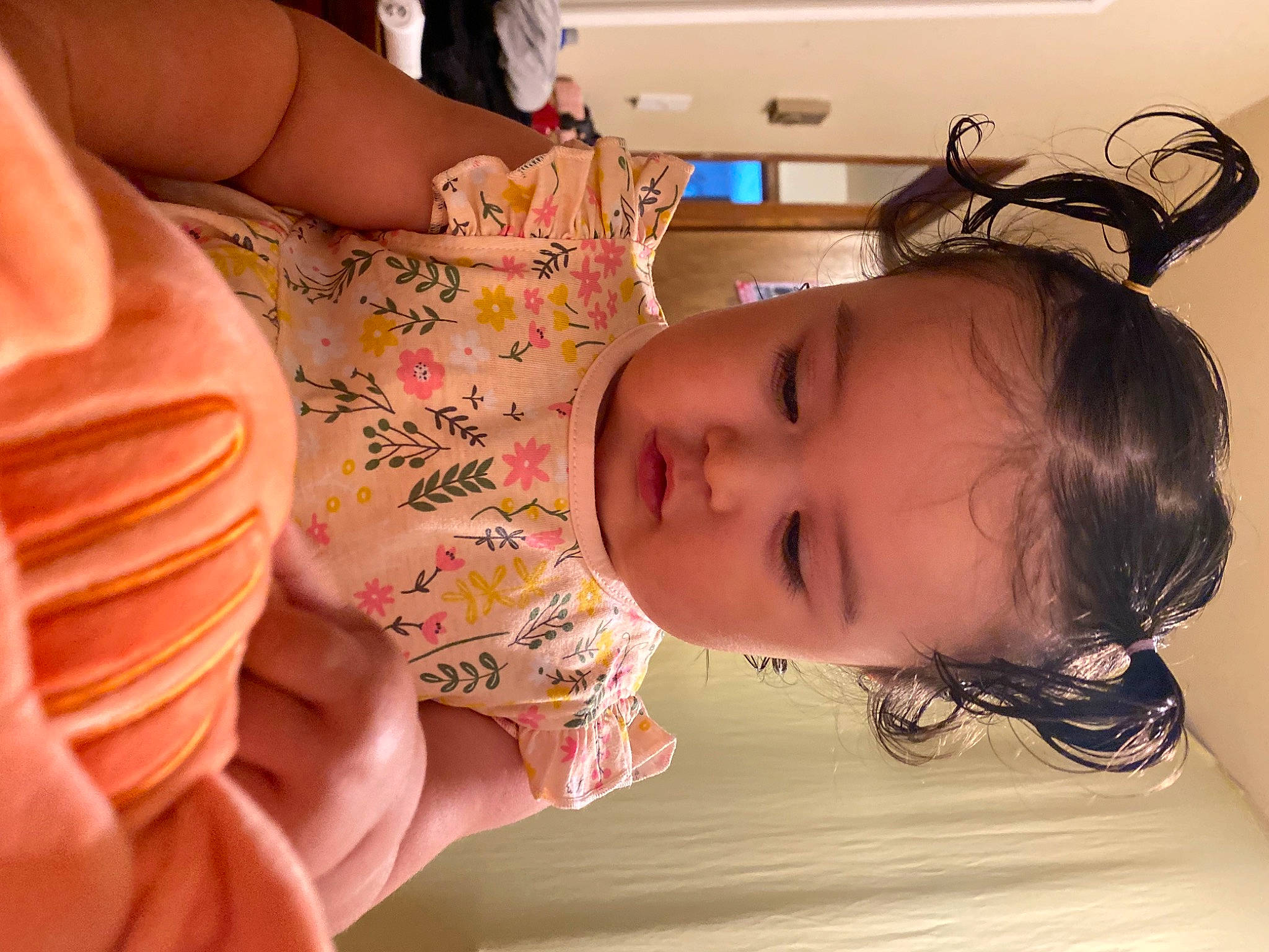 Alaia is registered to the contest to win money with this photo: arm, baby, cheek, chin, ear, eye, eyebrow, eyelash, face, gesture, happy, head, human_body, iris, lip, mammal, mouth, neck, nose, person