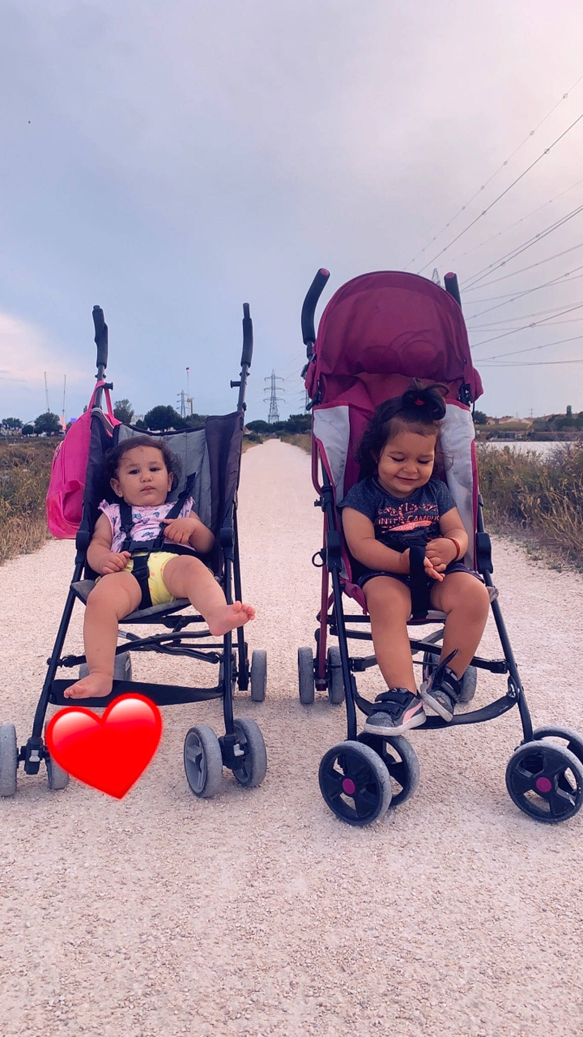 Dolorès a rejoint le concours — aidez-le/la à gagner de superbes lots ! automotive_tire, automotive_wheel_system, baby, baby_carriage, baby_products, child, cloud, comfort, electric_blue, face, fun, joy, leisure, person, recreation, rolling, sitting, sky, tire, toddler