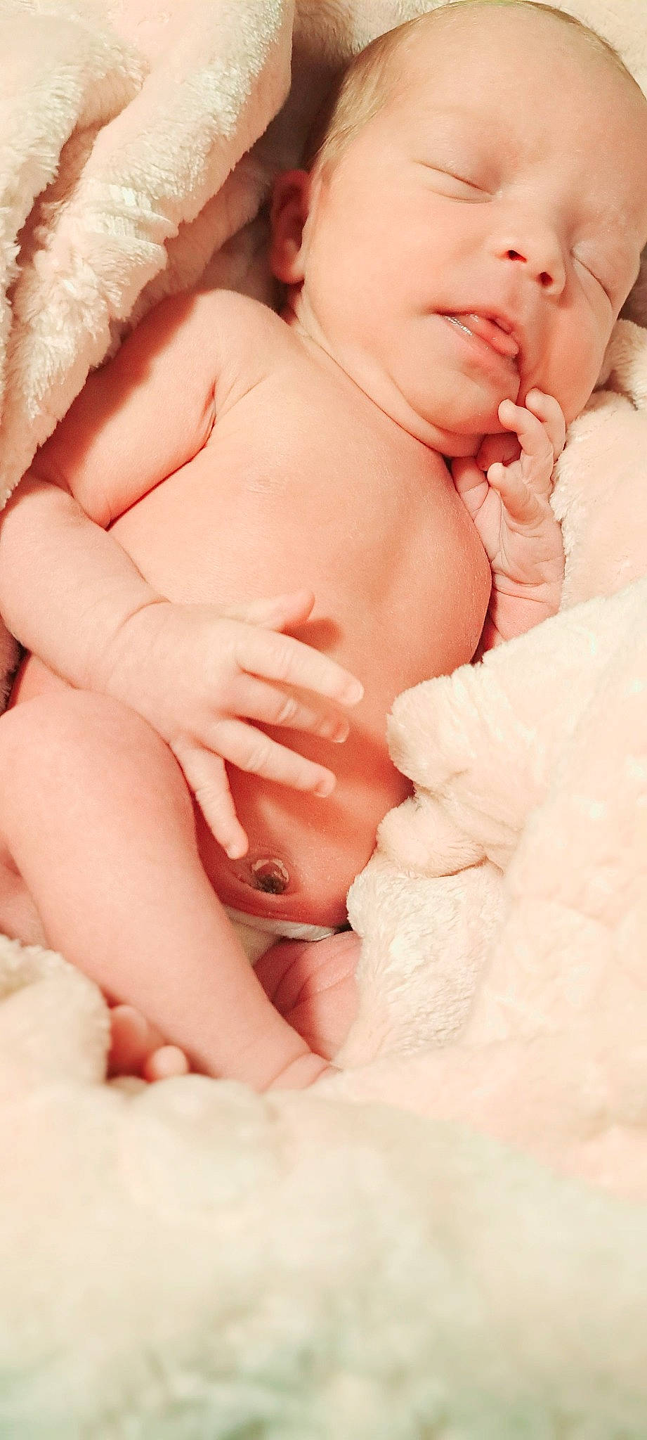 Aurora is registered to the contest to win money with this photo: abdomen, baby, baby_toddler_clothing, chest, comfort, finger, gesture, hand, human_body, leg, mouth, muscle, nail, neck, person, pink, skin, stomach, thigh, thumb