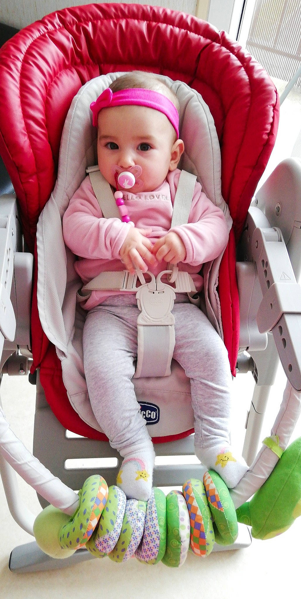 Soana participe au concours pour gagner de l'argent avec cette photo : baby_carriage, baby_products, car_seat, child, furniture, girl, infant, joy, person, pink, product, sitting, skin, smile, toddler, toy