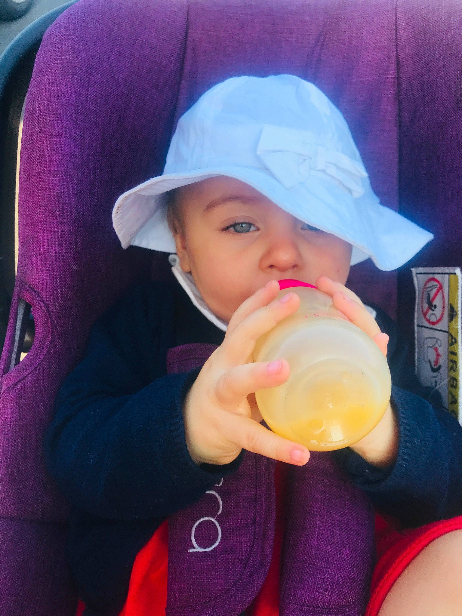 Eden participe au concours pour gagner de l'argent avec cette photo : baby, baby_bottle, baby_products, baby_toddler_clothing, beauty, bottle, cap, child, drink, drinkware, electric_blue, happy, hat, headwear, mouth, nail, person, plastic_bottle, product, skin