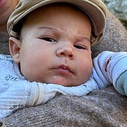 Benicio participe au concours pour gagner de l'argent avec cette photo : baby, child, face, cap, clothing, person, portrait, expression, infant, cheeks, sweater, adult, smile, closeup, outdoor, headwear, resting, soft_texture, warm, cozy