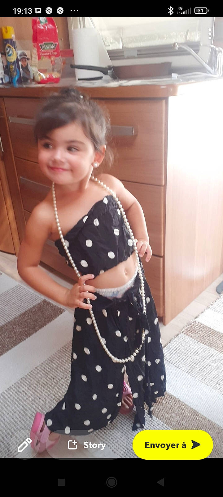 Charlotte a rejoint le concours — aidez-le/la à gagner de superbes lots ! arm, cabinetry, chest_of_drawers, child, day_dress, drawer, dress, facial_expression, formal_wear, hairstyle, human_leg, joy, neck, one_piece_garment, pattern, person, shoulder, sleeve, smile, thigh