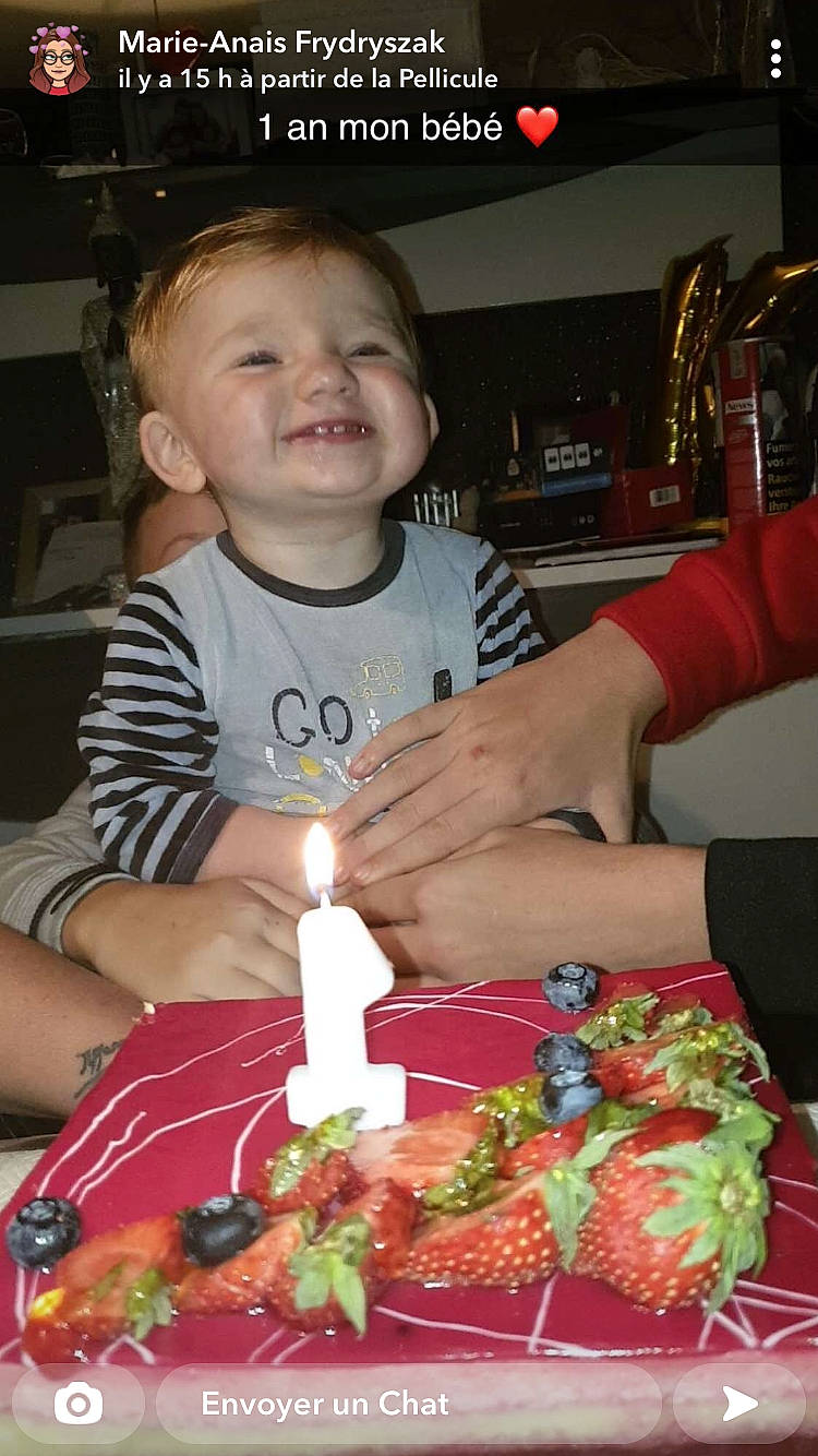 Keeyo a rejoint le concours — aidez-le/la à gagner de superbes lots ! birthday, birthday_cake, cake, child, cuisine, dessert, dish, eating, food, joy, meal, party, person, play, strawberries, toddler