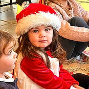 Maelys a rejoint le concours — aidez-le/la à gagner de superbes lots ! accessories, baby, bag, bonnet, child, christmas, clothing, face, family, female, festival, girl, handbag, hat, head, people, person, photography, portrait, santaclaus
