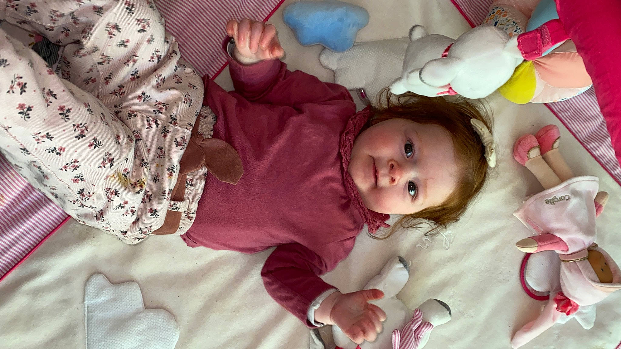 Eva participe au concours pour gagner de l'argent avec cette photo : baby, baby_products, baby_toddler_clothing, beauty, cheek, child, eye, head, headgear, iris, mammal, mouth, nose, person, pink, product, skin, sleeve, textile, toddler