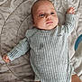Faël a rejoint le concours — aidez-le/la à gagner de superbes lots ! baby, infant, face, onesie, clothing, blanket, lying_down, soft_texture, pattern, skin, head, hand, diaper, cute, young_child, indoors, portrait, peaceful, resting, toddler