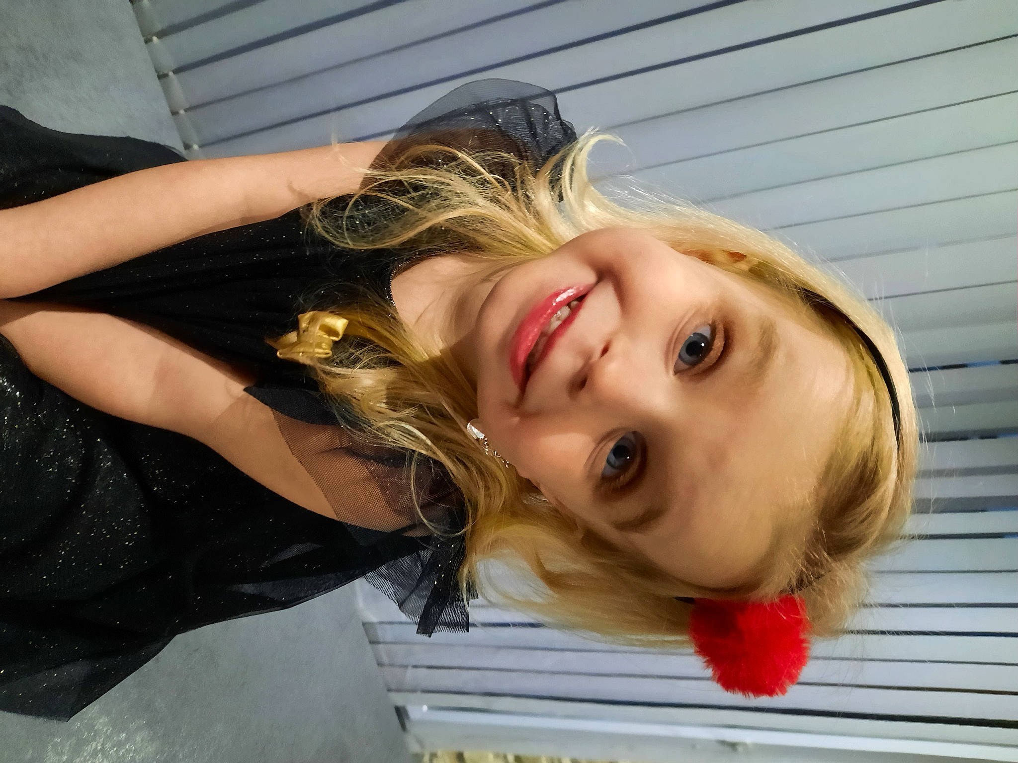 Chloé participe au concours pour gagner de l'argent avec cette photo : black_hair, brown_hair, chin, dress, eye, eyebrow, eyelash, face, flash_photography, fun, grass, happy, iris, joy, lip, long_hair, neck, person, shoulder, smile