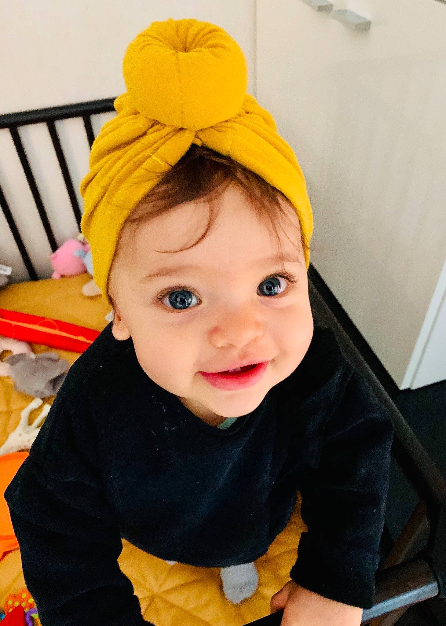 Erika a rejoint le concours — aidez-le/la à gagner de superbes lots ! baby, baby_products, baby_toddler_clothing, beanie, cap, cheek, child, costume_hat, face, fashion_accessory, fun, happy, headgear, headpiece, person, personal_protective_equipment, product, skin, sleeve, smile