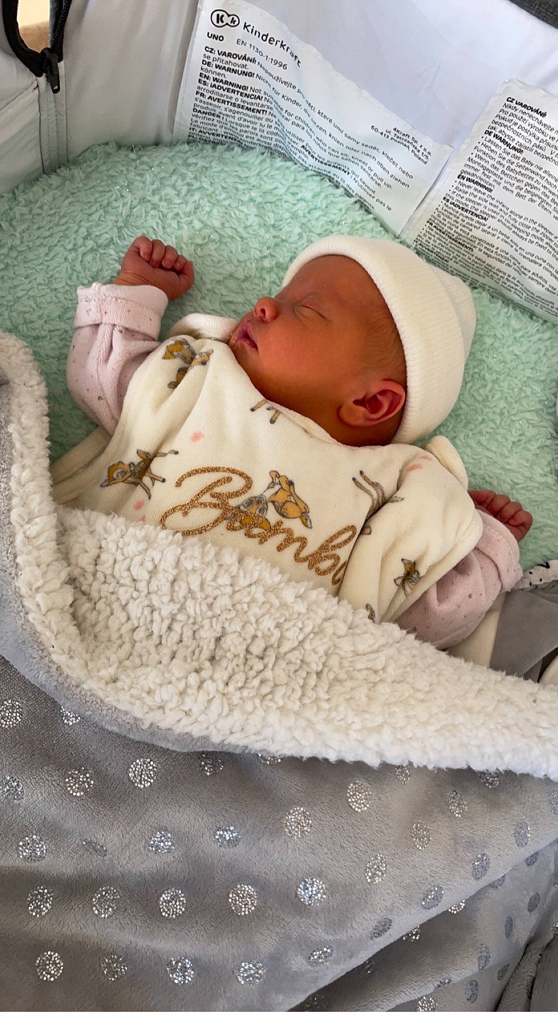 Svetlana a rejoint le concours — aidez-le/la à gagner de superbes lots ! baby, baby_products, baby_safety, baby_sleeping, baby_toddler_clothing, bedding, bedtime, child, comfort, font, headgear, infant_bed, linens, nap, pattern, person, skin, sleeve, textile, toddler