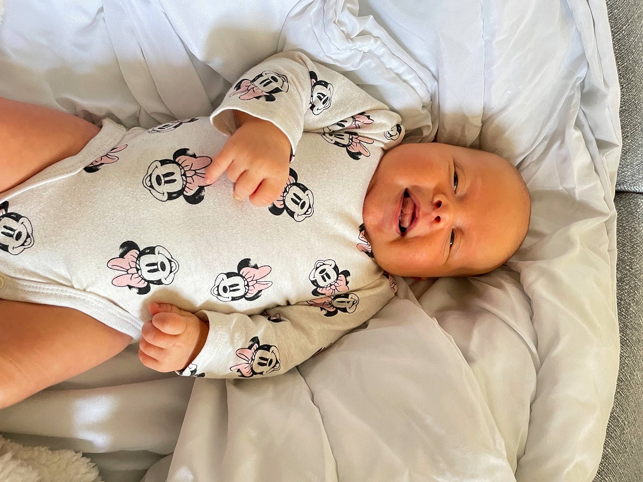 Svetlana a rejoint le concours — aidez-le/la à gagner de superbes lots ! abdomen, baby, baby_toddler_clothing, bedding, chest, child, comfort, elbow, eye, face, hat, human_leg, linens, pattern, person, room, skin, sleeve, t_shirt, thigh