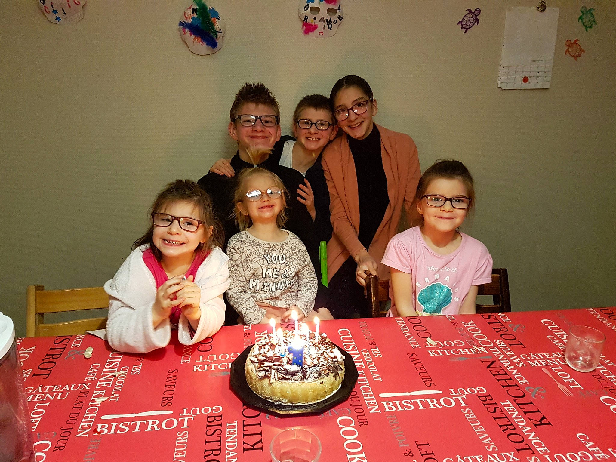 Briffoteaux a rejoint le concours — aidez-le/la à gagner de superbes lots ! birthday, birthday_cake, cake, child, cousin, daughter, event, family, friendship, happy, joy, party, people, person, sharing, sibling, smile