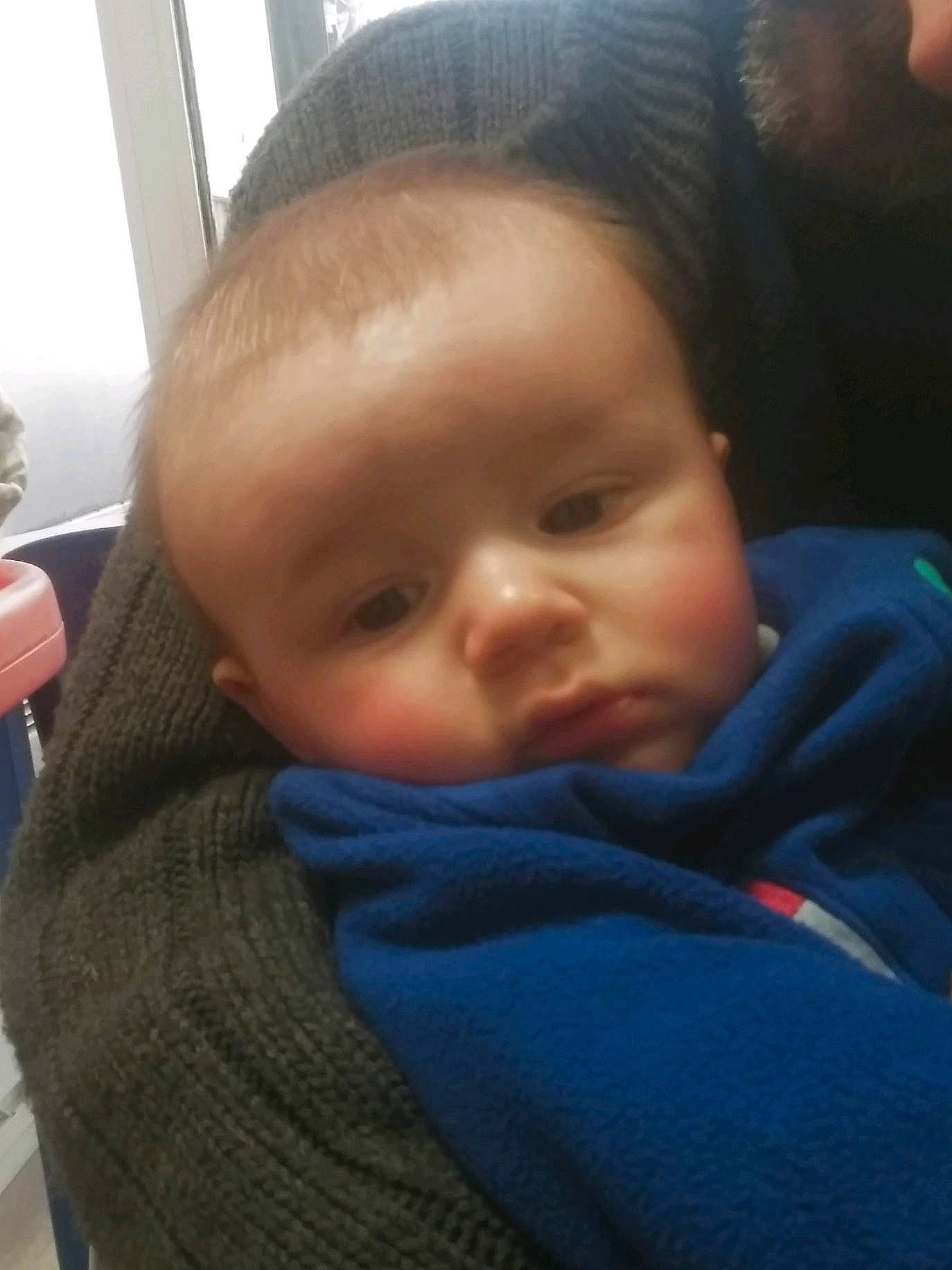 Timothée participe au concours pour gagner de l'argent avec cette photo : baby, cheek, child, chin, ear, electronic_device, eye, eyebrow, face, forehead, hair, head, iris, lip, mouth, neck, nose, person, skin, sky