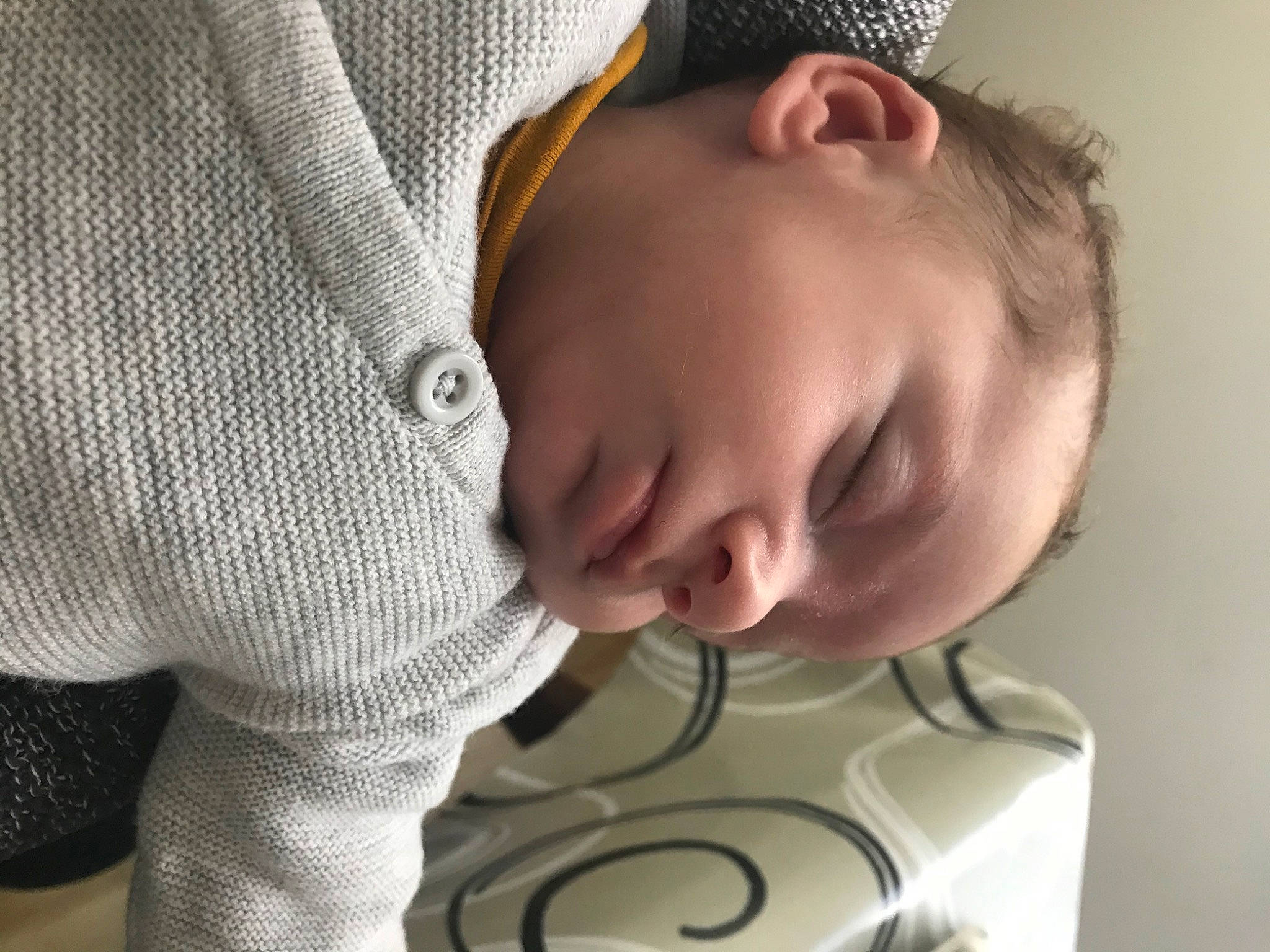 Tiago a rejoint le concours — aidez-le/la à gagner de superbes lots ! baby, baby_sleeping, bedtime, cheek, child, comfort, ear, finger, forehead, gesture, hand, head, nap, neck, nose, person, skin, sleep, toddler