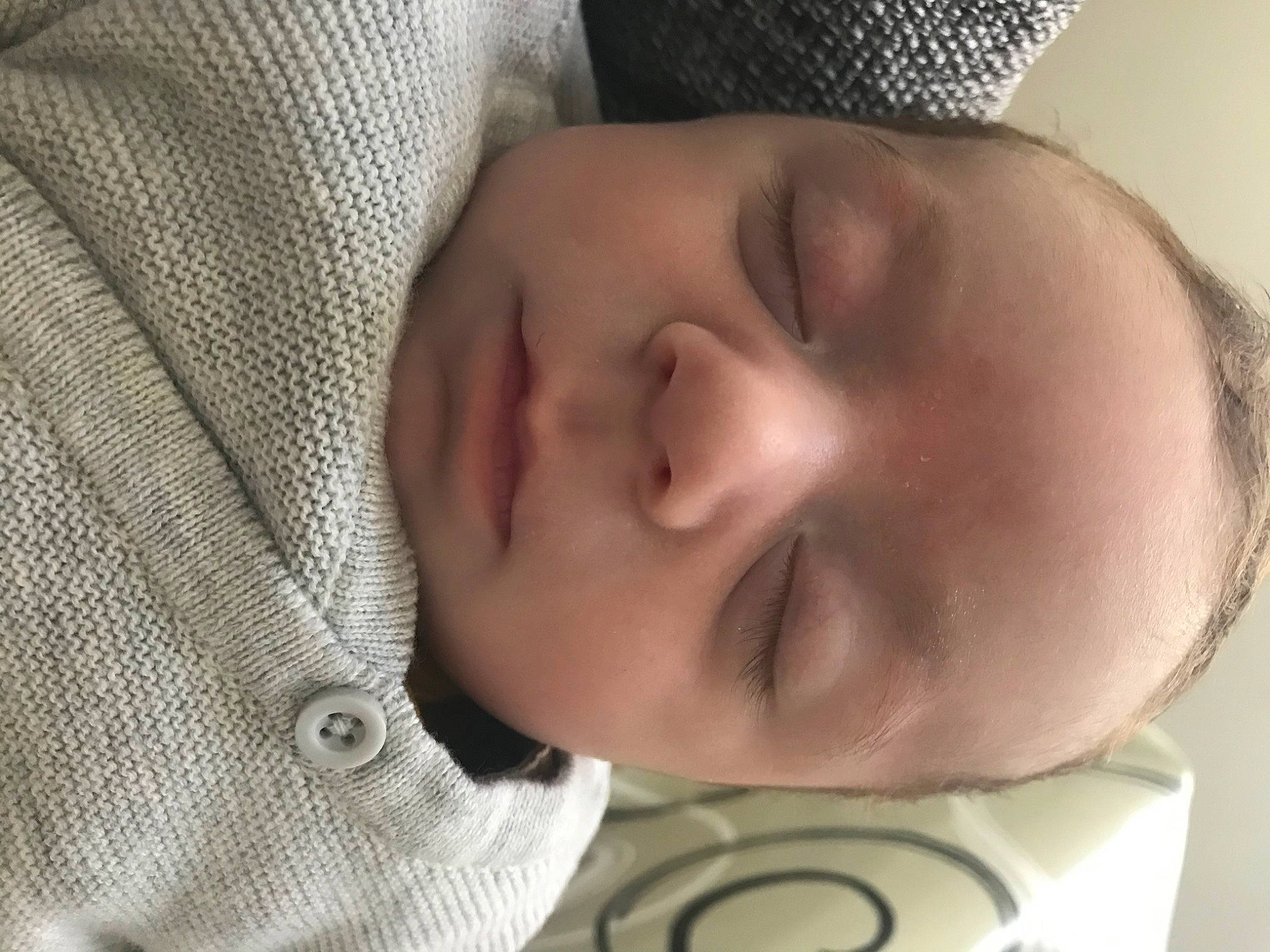 Tiago a rejoint le concours — aidez-le/la à gagner de superbes lots ! baby, baby_sleeping, bedtime, cheek, child, chin, close_up, ear, face, forehead, head, lip, mouth, nap, nose, person, skin, sleep, smile, toddler