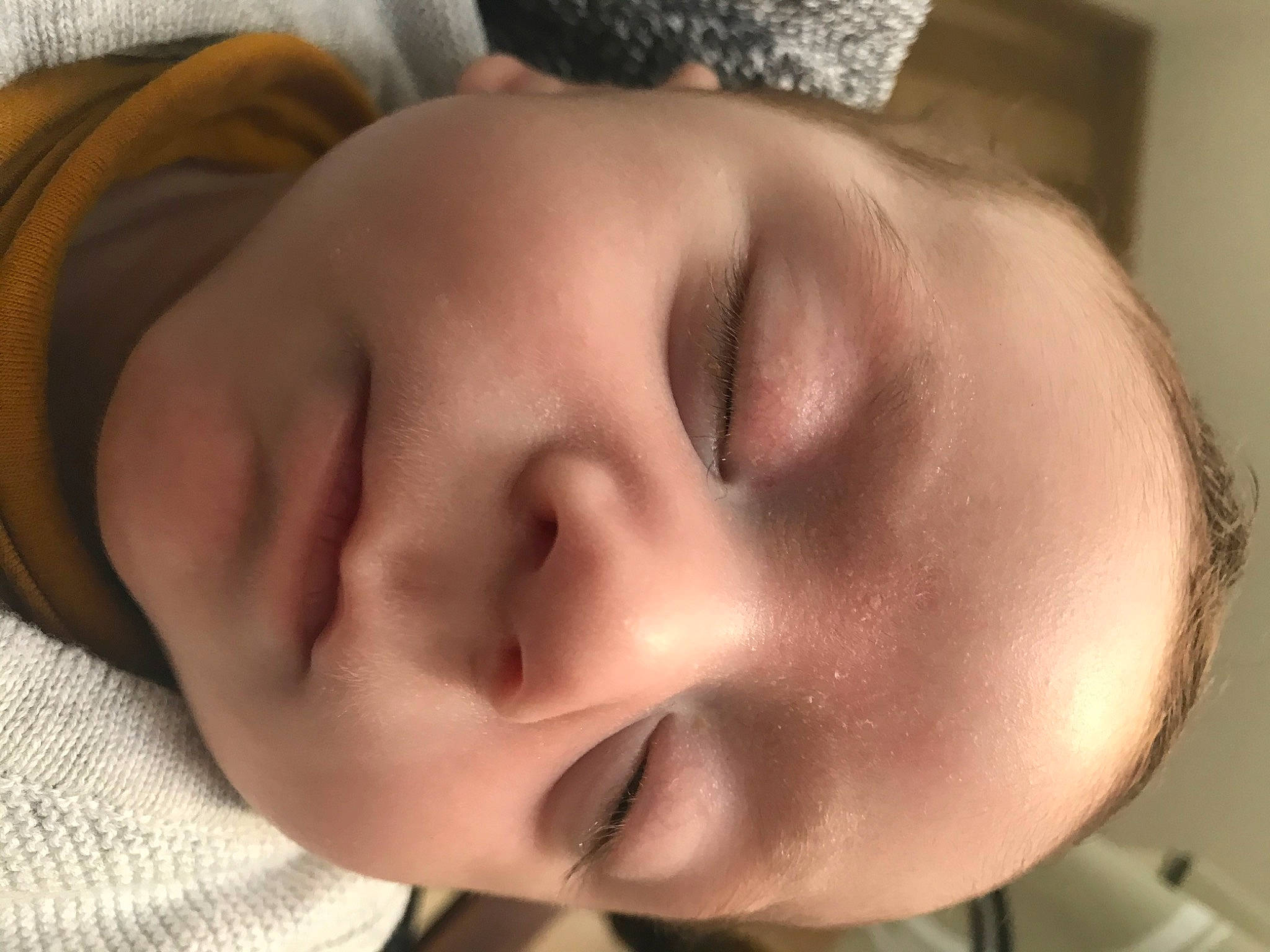 Tiago participe au concours pour gagner de l'argent avec cette photo : baby, cheek, child, chin, close_up, ear, eye, face, facial_expression, forehead, head, lip, mouth, muscle, nap, neck, nose, person, skin, sleep